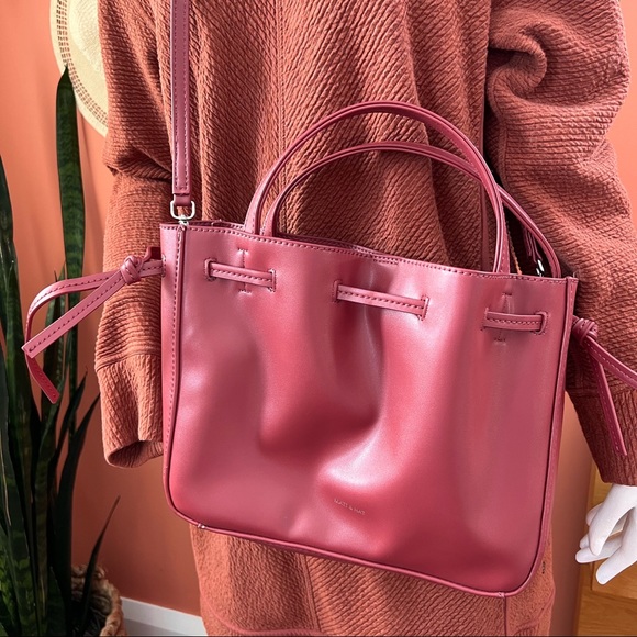 Matt & Nat Vegan Leather Crossbody Bucket Bag Purse Personal Destash - Picture 3 of 10